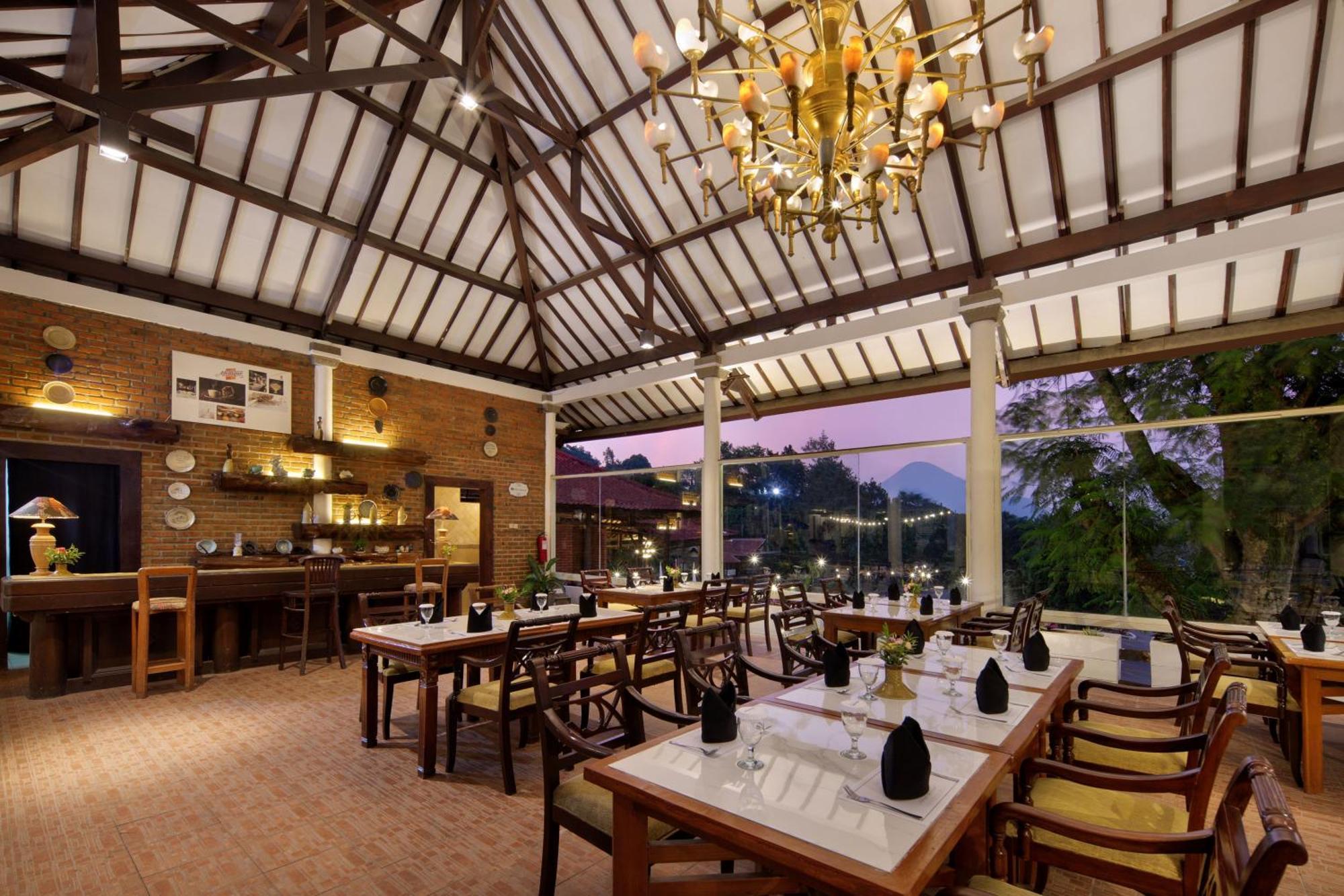 Royal Trawas Hotel&cabañas Exterior foto
