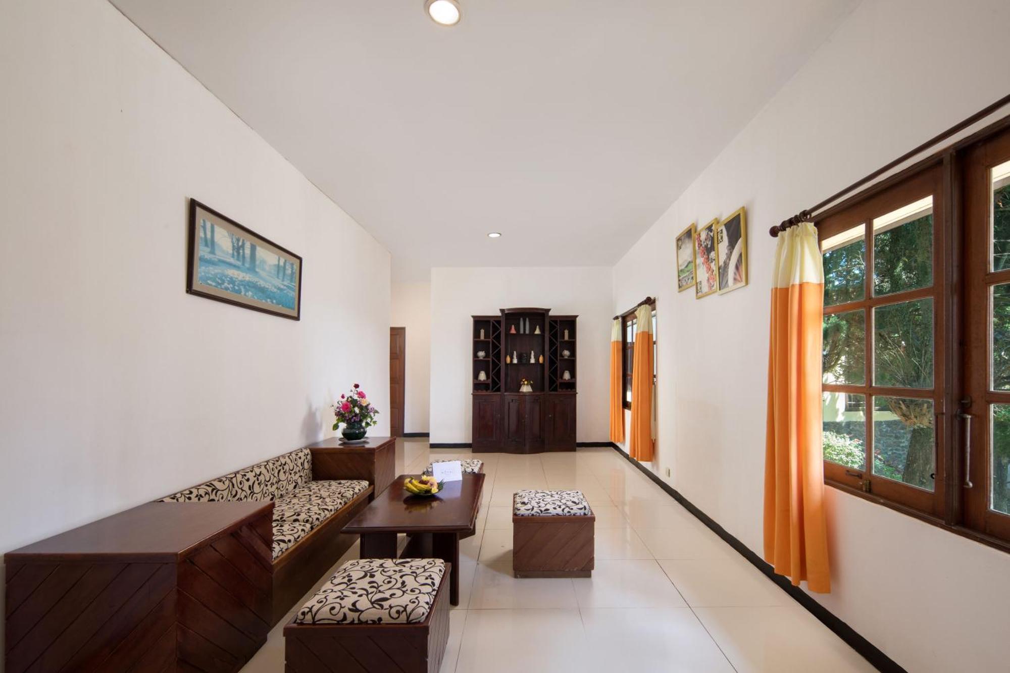 Royal Trawas Hotel&cabañas Exterior foto