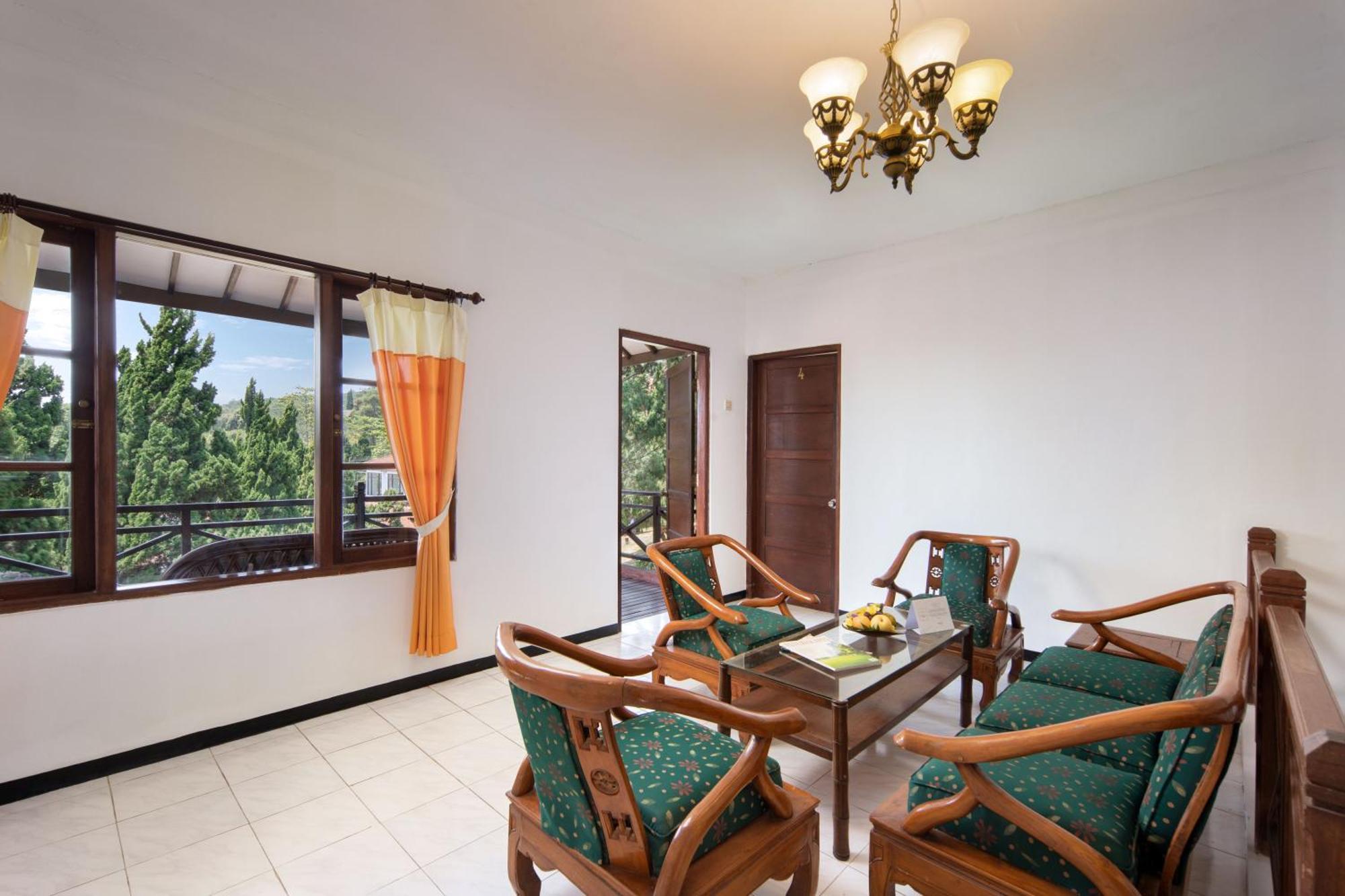 Royal Trawas Hotel&cabañas Exterior foto