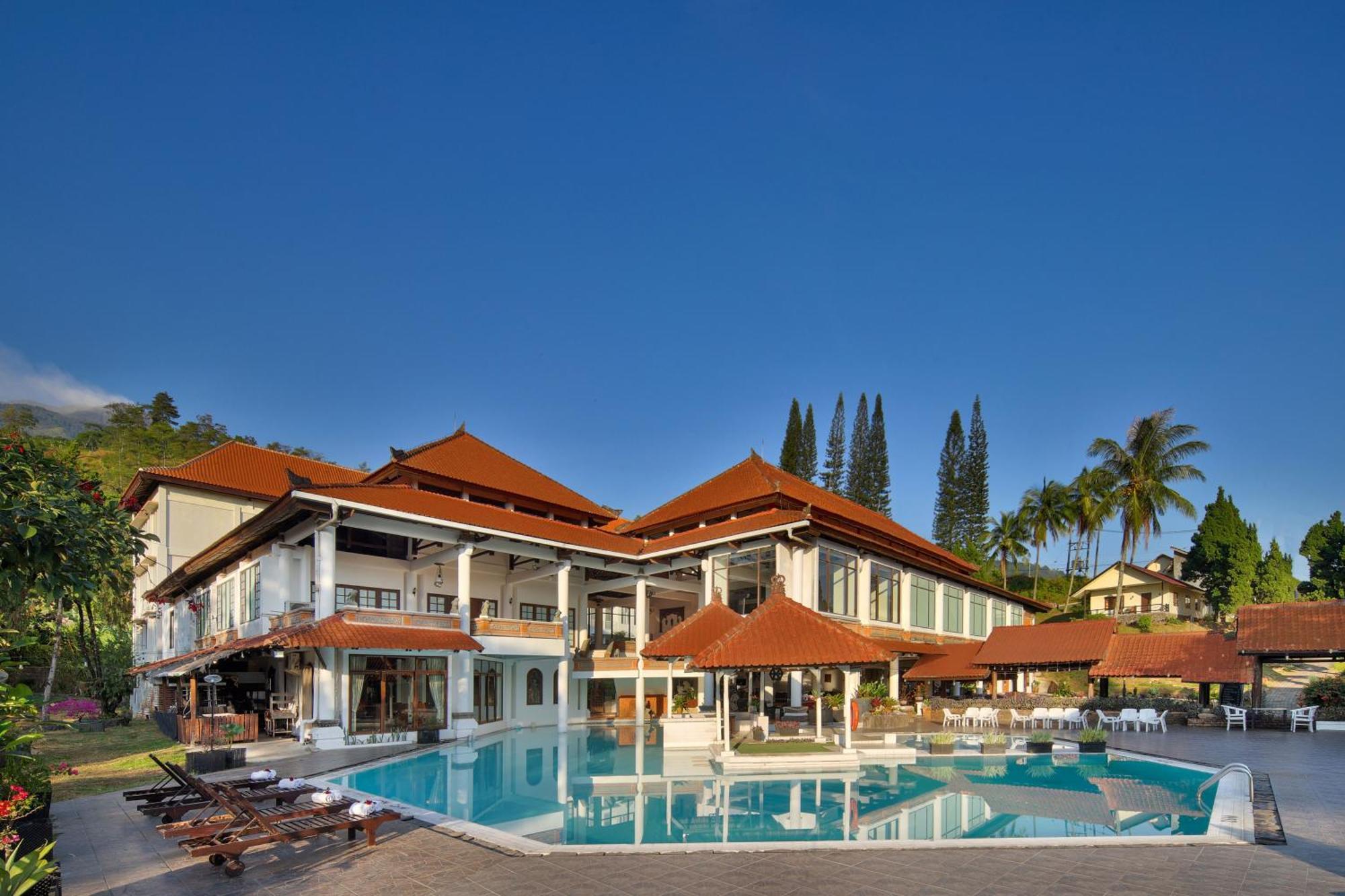 Royal Trawas Hotel&cabañas Exterior foto