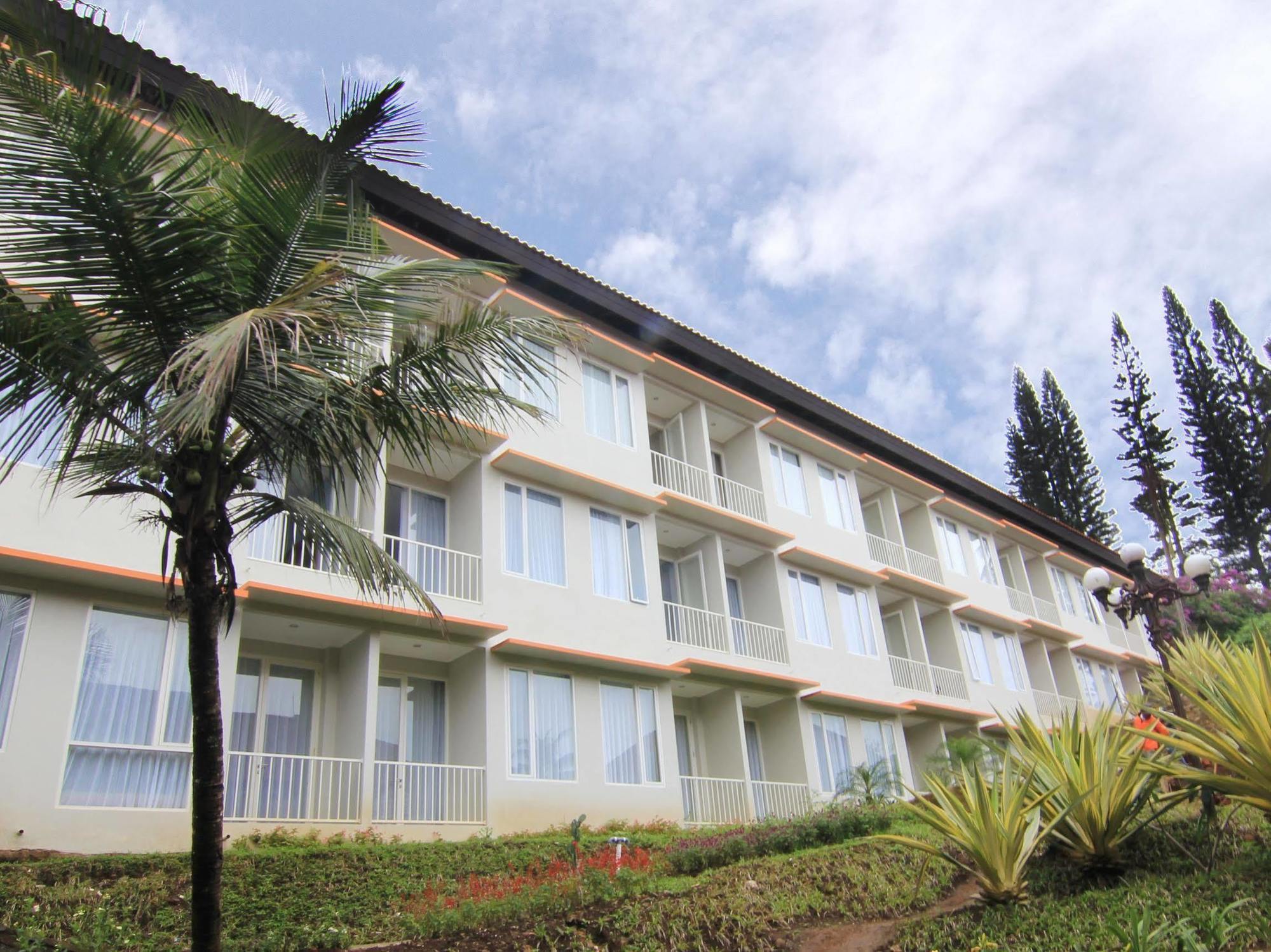 Royal Trawas Hotel&cabañas Exterior foto