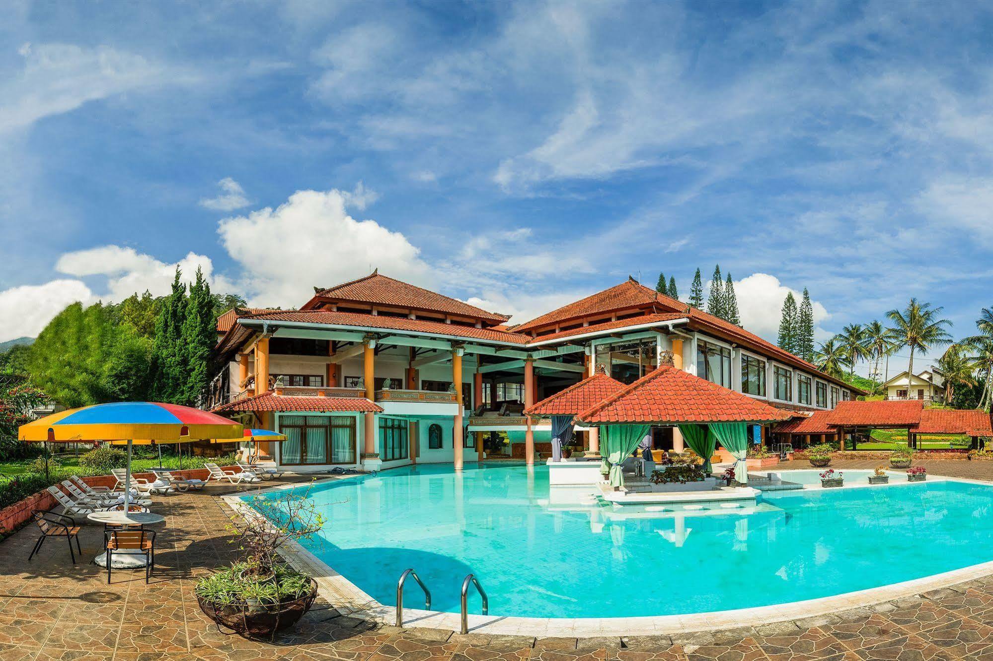 Royal Trawas Hotel&cabañas Exterior foto