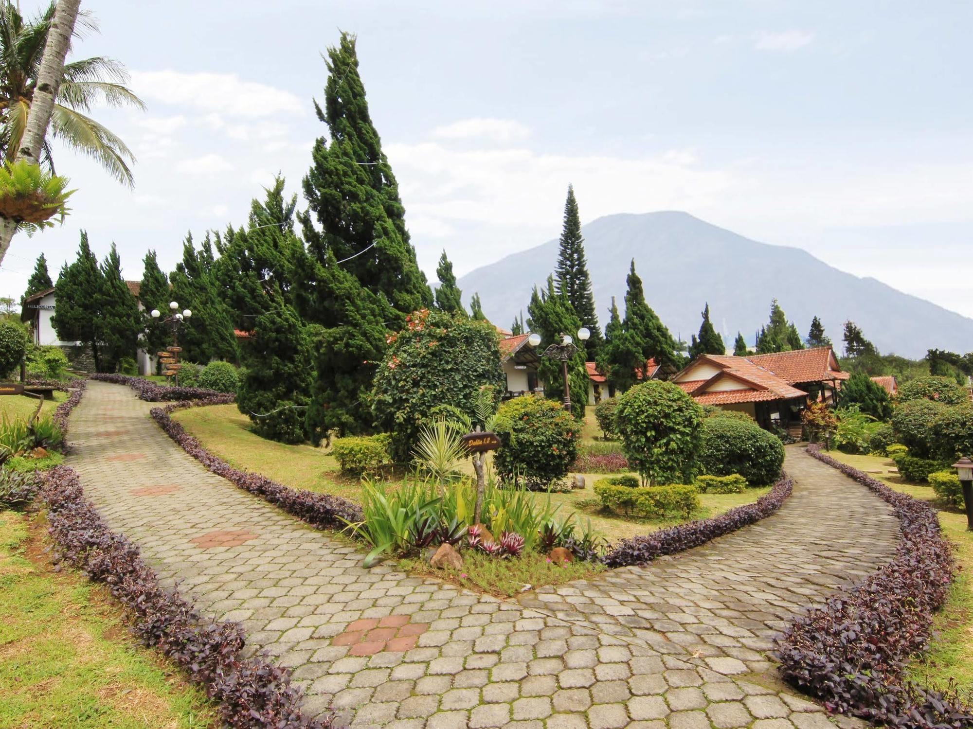 Royal Trawas Hotel&cabañas Exterior foto